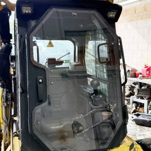 Gehl V420 Series Skid Steer Windshield